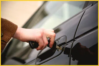Exclusive Locksmith Service Kansas City, MO 816-826-3113 - 18-car-unlock